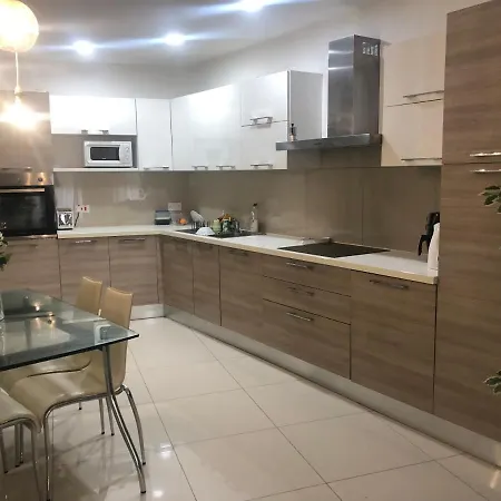 A Pochi Passi Da Paceville E San Giuliano Gazde/Camere de închiriat Is-Swieqi