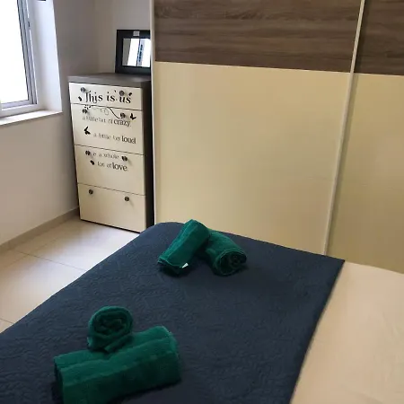 A Pochi Passi Da Paceville E San Giuliano Gazde/Camere de închiriat Is-Swieqi