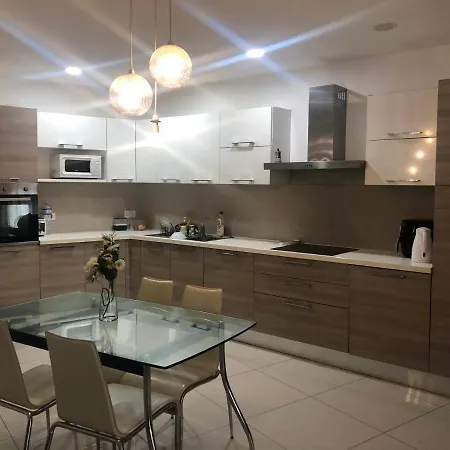 A Pochi Passi Da Paceville E San Giuliano Gazde/Camere de închiriat